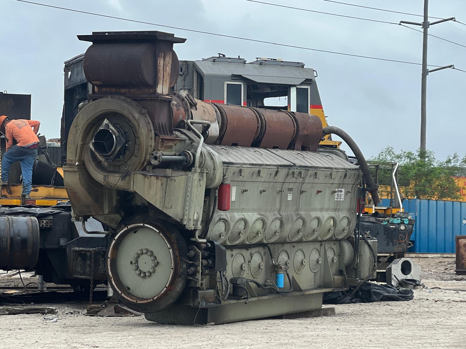 Locomotive engine